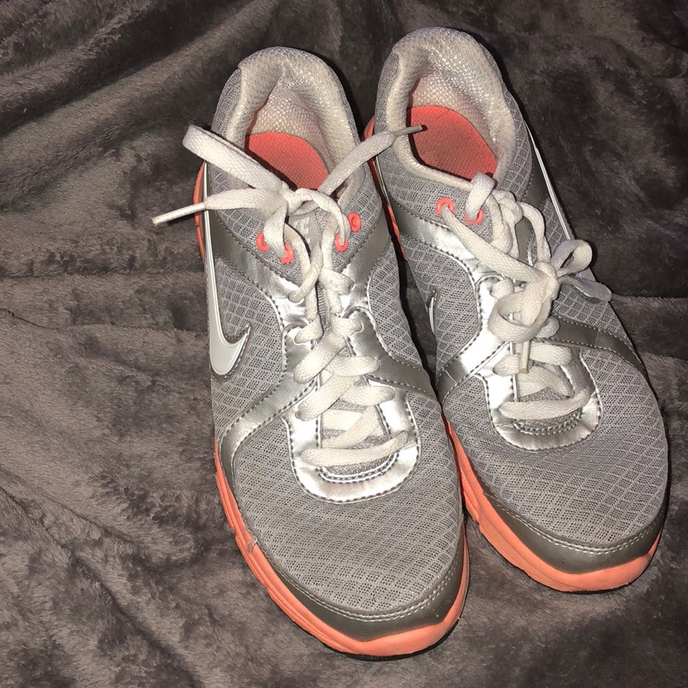 Nike tennis shoes